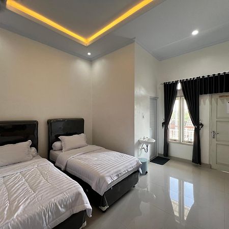 Backyard Guest House Banjar  Buitenkant foto