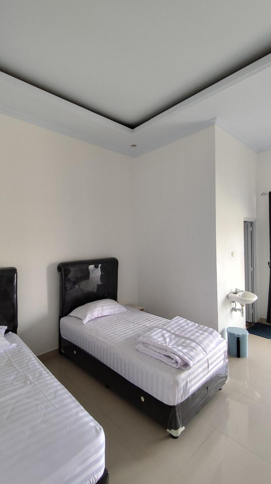 Backyard Guest House Banjar  Buitenkant foto